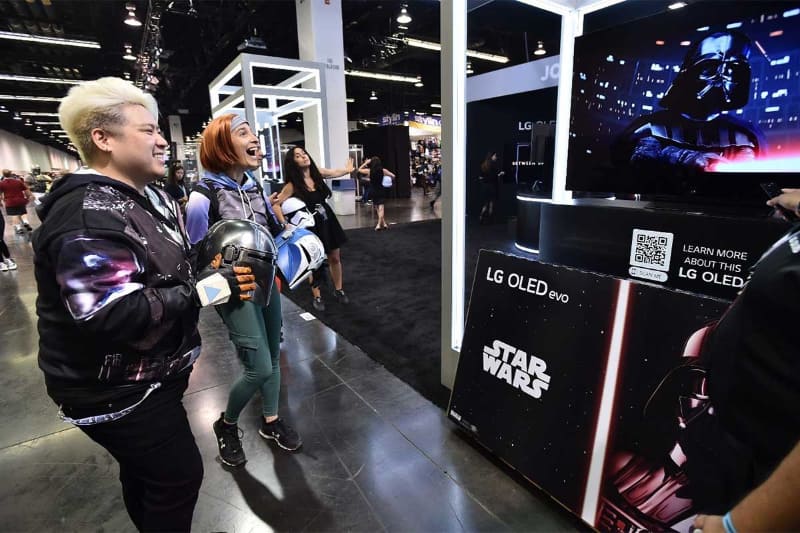 コラボモデルは5月末にカリフォルニアで行なわれた「スター・ウォーズ・セレブレーション」や6月初旬にドイツで行なわれた「FedCon Fair」で展示された