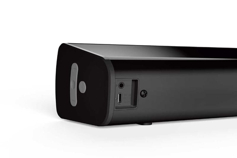 側面にボリューム調製ボタンなどを備える