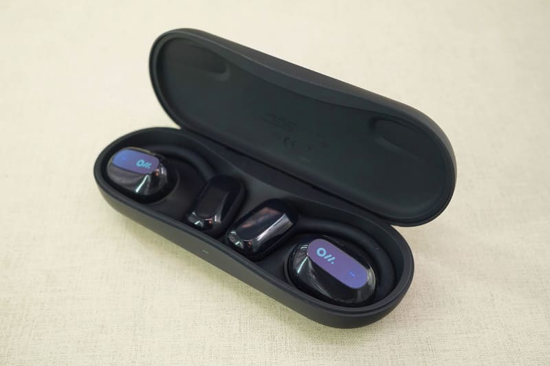 本体はブルーだがケースはブラック