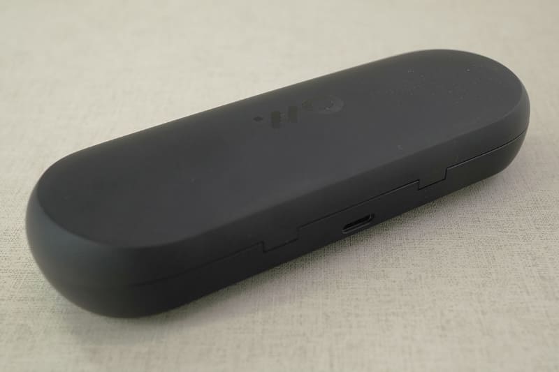 ケースはバッテリー非搭載で、背面USB端子から直接給電