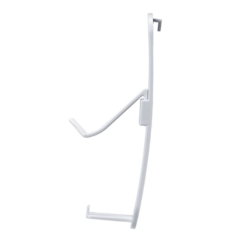 PS5の形状を考慮したデザイン。素材は樹脂製