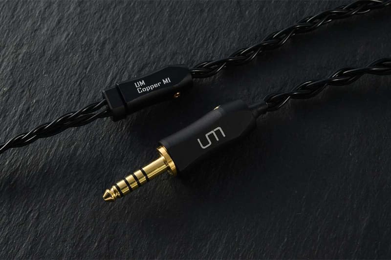 付属ケーブルのUM Copper M1 Custom Cable