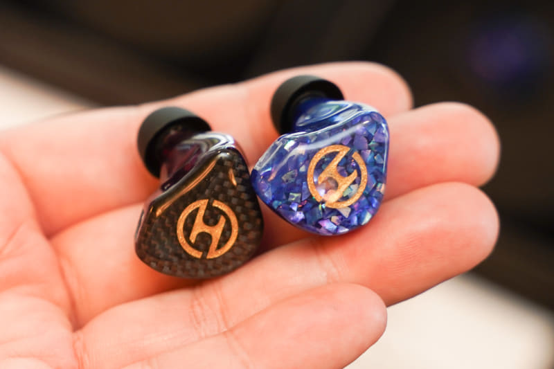 青い筐体の「arborea」、紫筐体の「Hallowellii」