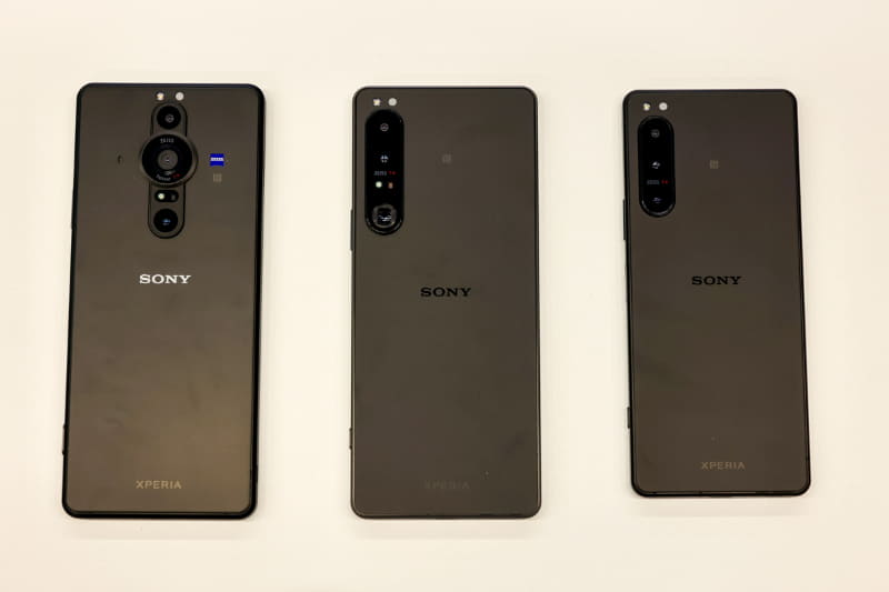 左からXperia PRO-I、Xperia 1 IV、Xperia 5 IV