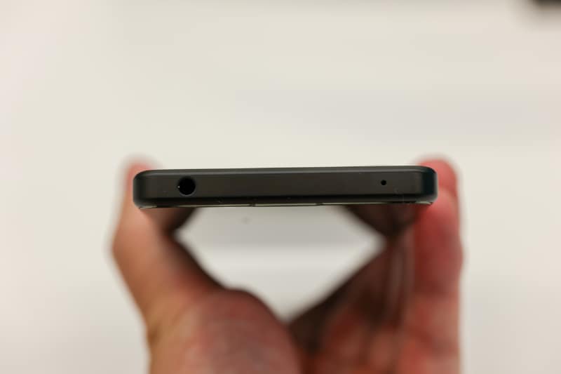 イヤフォンジャックも健在