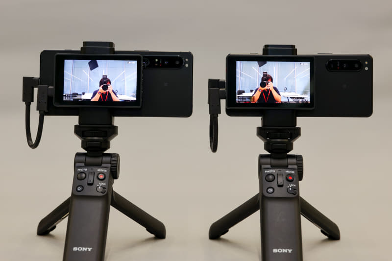 Xperia 1 IV(左)とXperia 5 IV(右)