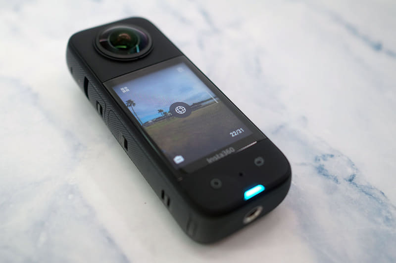 2.9インチディスプレイを搭載したInsta360 X3
