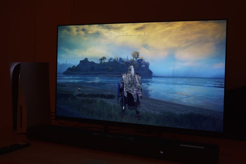 海辺の散歩で遭遇したタコと思しきモンスターをついでに討伐<br><span class="fnt-70">©BANDAI NAMCO Entertainment Inc. / ©2022 FromSoftware, Inc.</span>