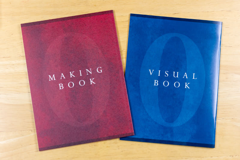 メイキングブック(左)、ビジュアルブック(右)<br><span class="fnt-70">(C)2021「劇場版 呪術廻戦 0」製作委員会　©芥見下々／集英社</span>