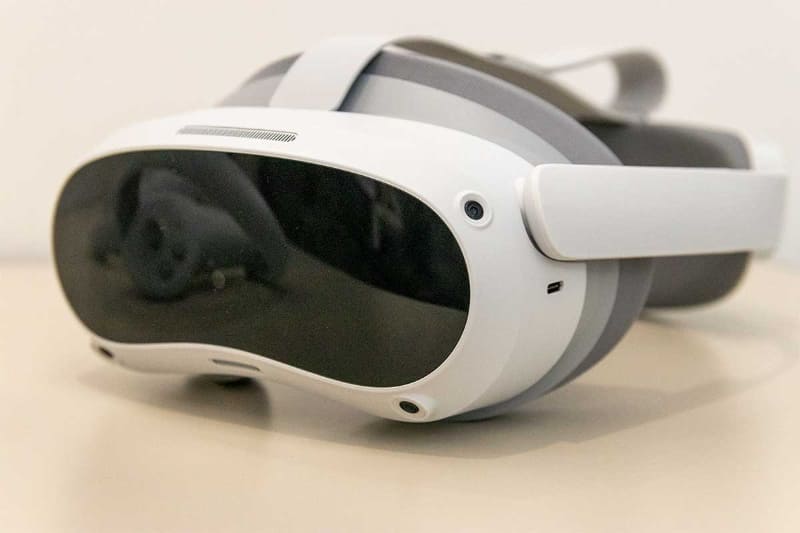 「PICO 4」のヘッドセット