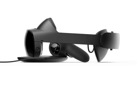 Meta、高級VRヘッドセット「Quest Pro」。パンケーキレンズで