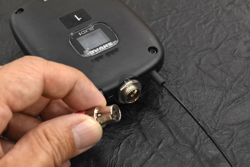 入手に苦労したという変換ケーブル