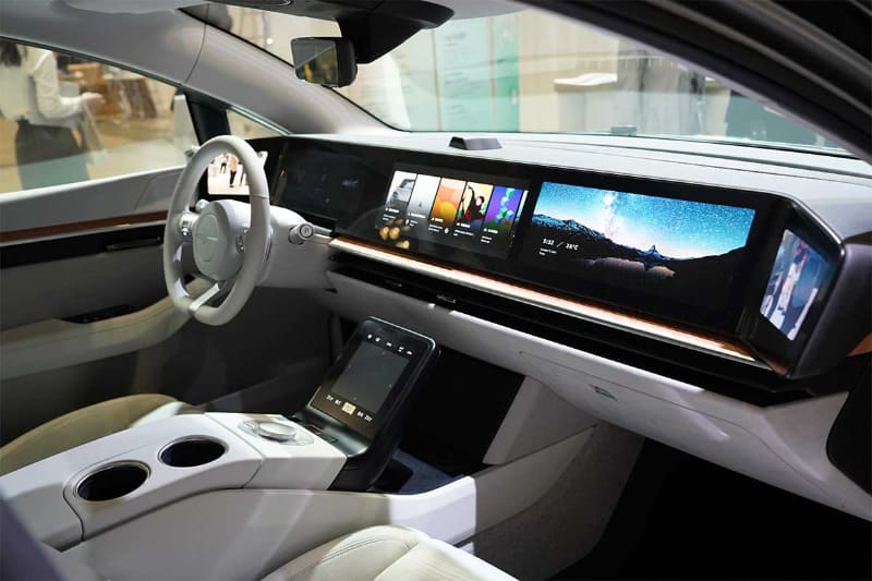 「VISION-S 02」のコンソールパネル