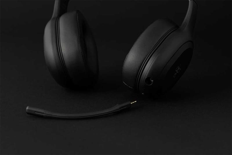 取り外し可能なブームマイクや専用トランスミッターが同梱される