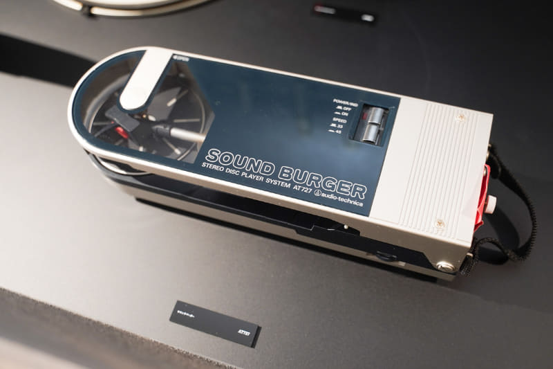 60年の歴史を過去の製品と広告で振り返るギャラリースペース