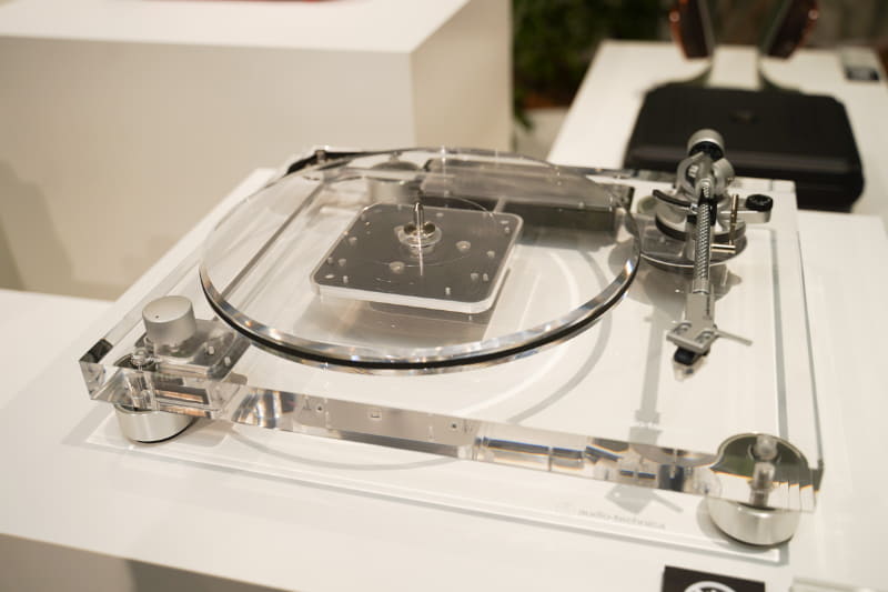 アクリル製のターンテーブル「AT-LP2022」