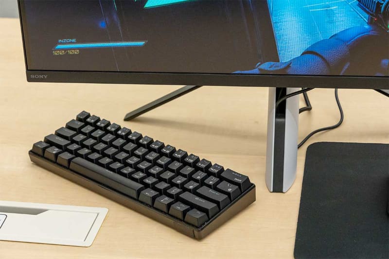 キーボードの斜め置きなどに対応する三脚型のスタンド