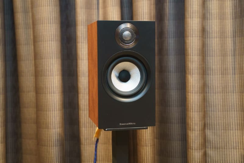 フロントがトールボーイで、サラウンドがブックシェルフだと、前後でやはり描写は違う