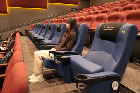 日本初“映画音響を感じる椅子”。アクアシティ台場「FLEXOUND」で座って