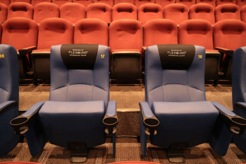 日本初“映画音響を感じる椅子”。アクアシティ台場「FLEXOUND」で座って