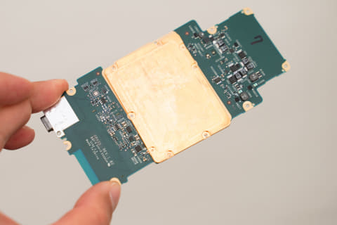 喜MJ19777　新品未使用品　送料無料　即購入可能　スピード発送　5W ソニー新ウォークマン「NW-ZX707」。ストリーミング長時間再生