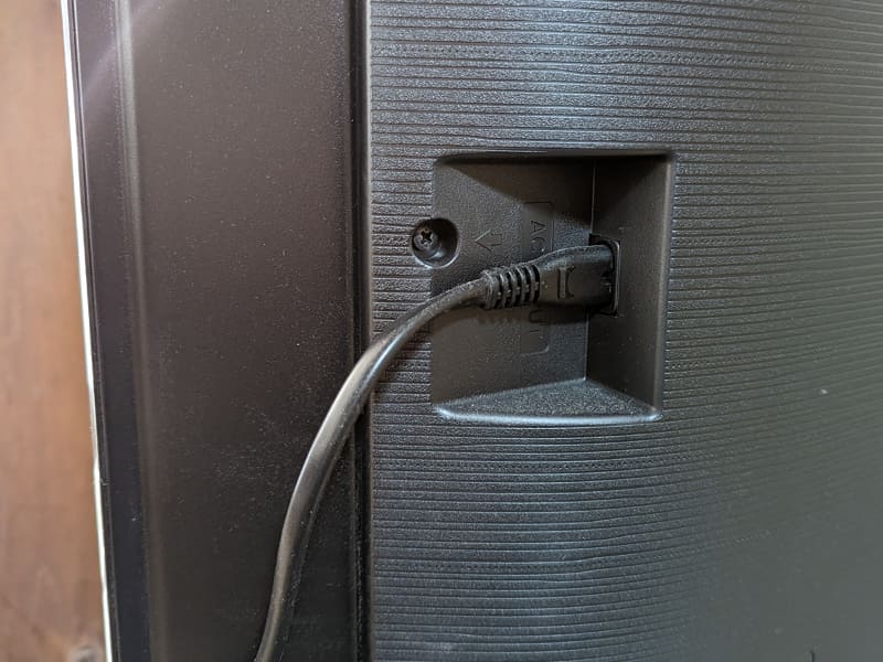 電源ケーブルは着脱可能