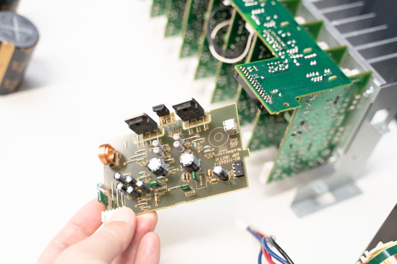 この基板がパワーアンプ基板