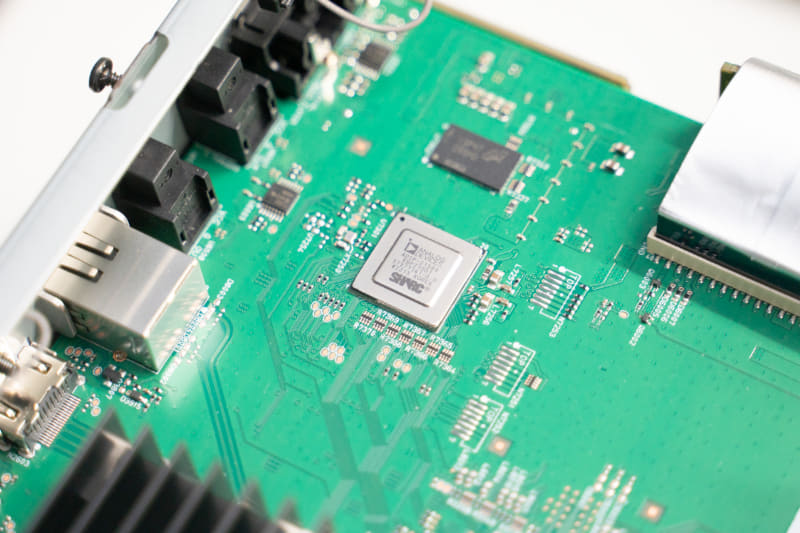 銀色のDSPが最新の「Griffin Lite XP」