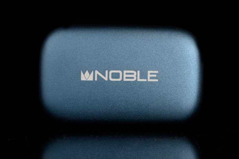 付属の充電ケース