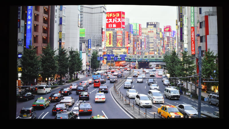 蛍光灯照明下の視聴に適した、輝度最重要視の画調。階調表現や色再現性の正確性は犠牲となる