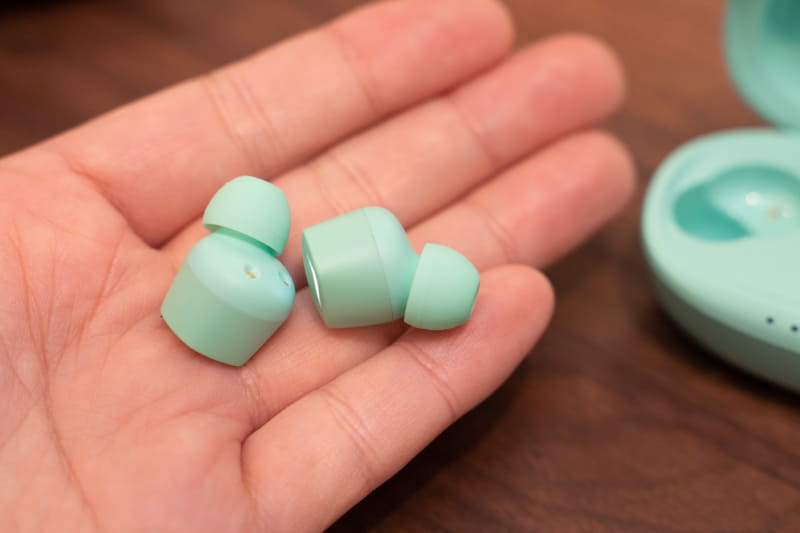 筐体はコンパクト