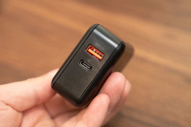 最大65W充電ができるUSB充電器「SHO-U65」