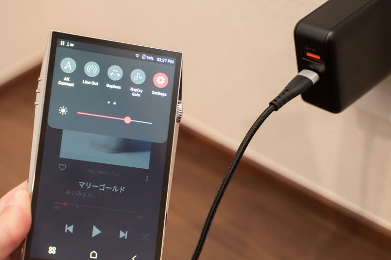 SP3000を充電しているところ