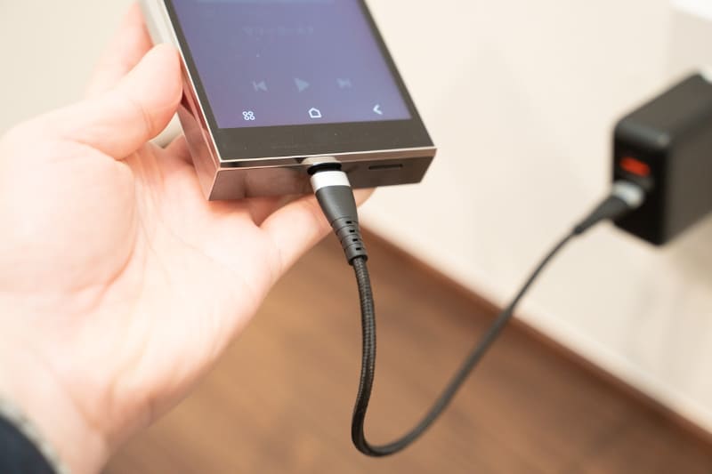 SP3000を充電しているところ