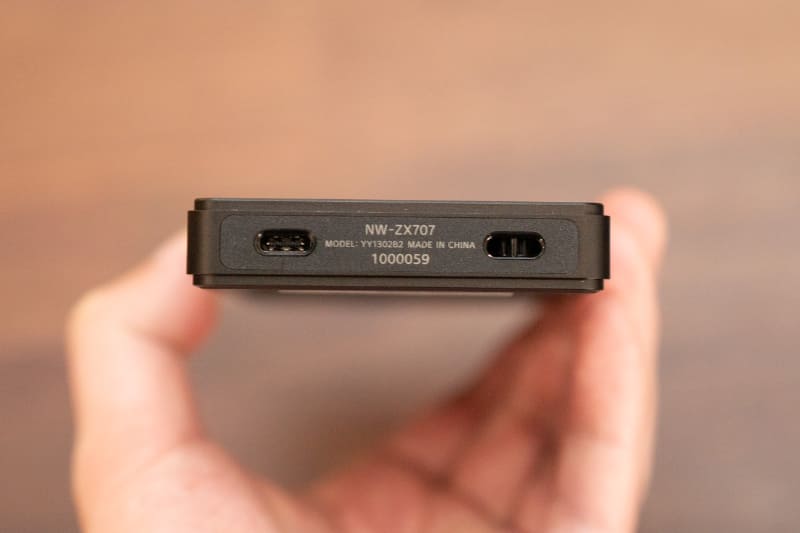 底部にUSB-C端子