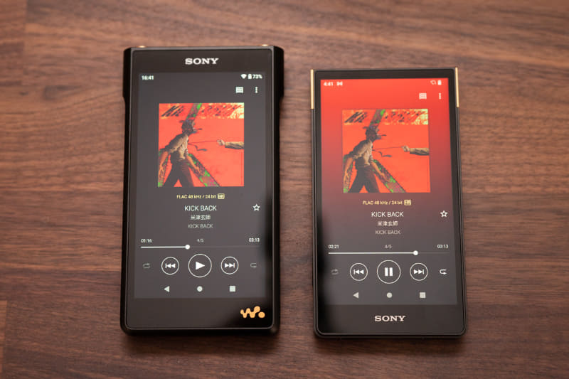 左からNW-WM1AM2、ZX707