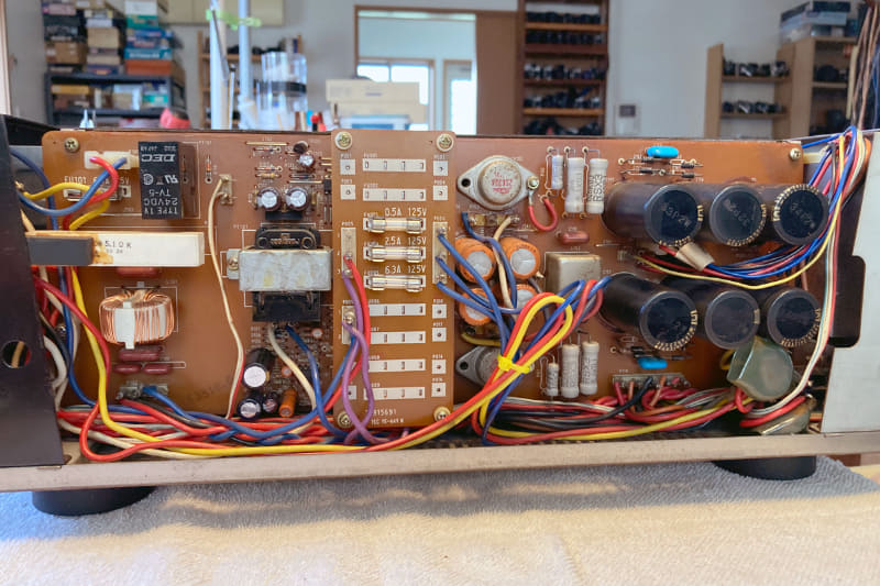 電源基板。リザーブ電源はこの基板がキモだ