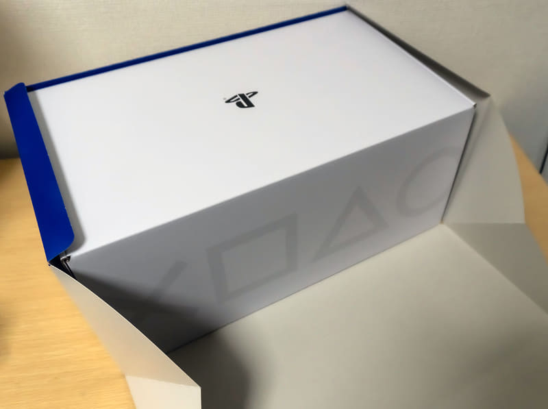 PS VR2試用機材が到着。箱はPS VR1のサイズに近いが、流石に少し小さくなった