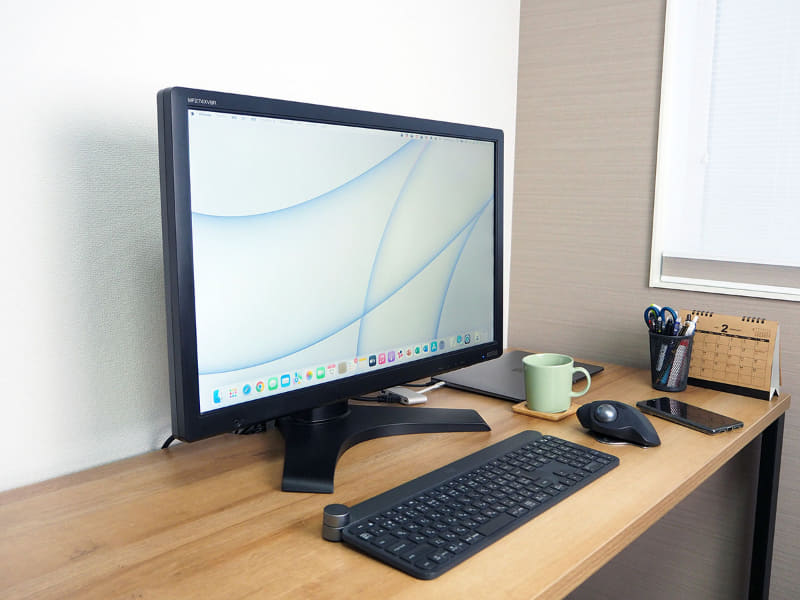 筆者のデスクに置いてみよう