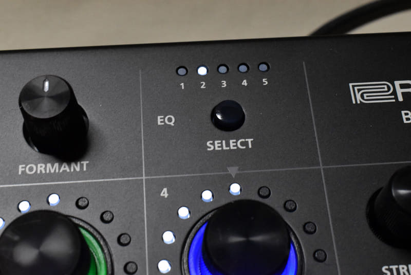 本体にあるEQ SELECTボタンで切り替え