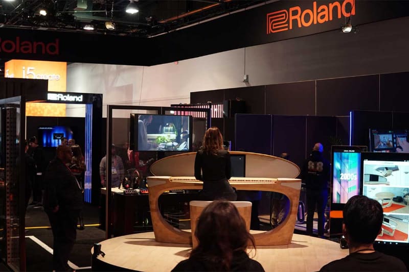 CES 2023会場でのデモ演奏の様