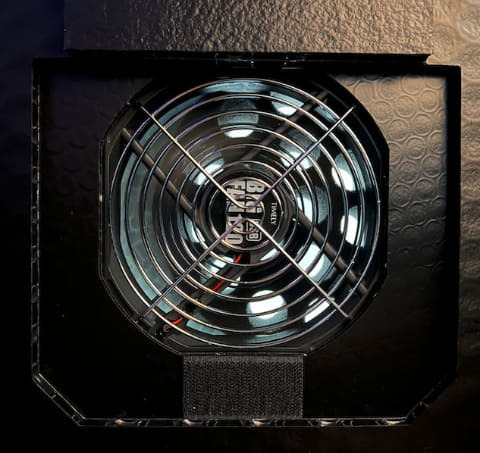 黒で統一、工具不要で組み立てられる防音室「OTODASU DEKA-G」 - AV Watch