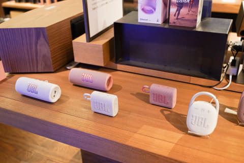 JBL TOUR PRO 2【聴色・充電ケース】 充電ケースにディスプレイ、JBLハイエンドTWS「TOUR PRO 2」3月