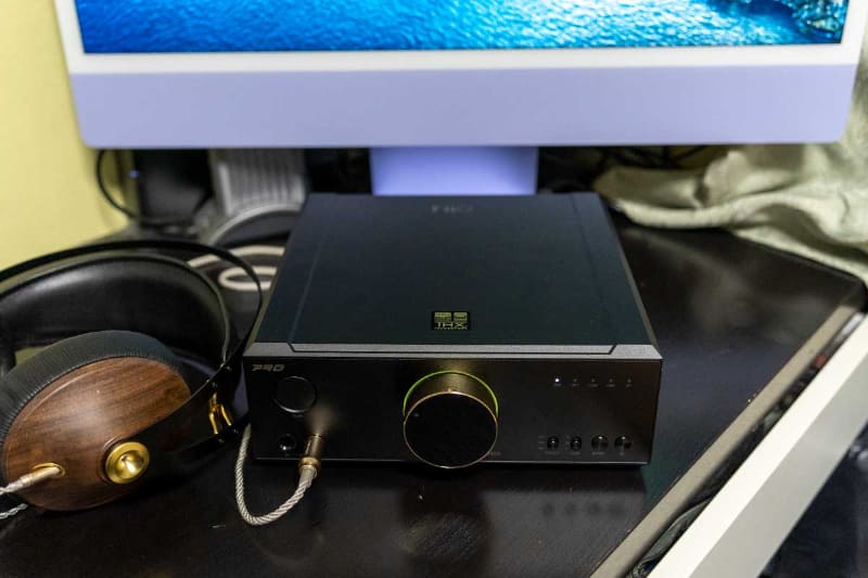 FiiO K9 Pro ESSを設置したところ。ゴールドフィニッシュのボリュームノブが目を引く