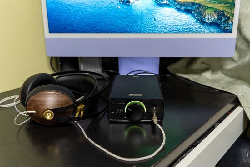 今回取り上げる3モデルで、K7がもっともコンパクト。横幅はiMacのスタンド部とほぼ変わらない