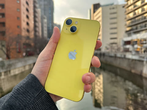 ミニレビュー】iPhone 14/14 Plusの新色「イエロー」を実機でチェック