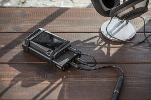 Astell&Kern、A級アンプ採用ポータブルヘッドフォンアンプ「AK PA10 