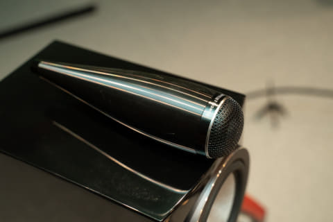 レビュー】スピーカーはどのくらい進化した? 18年前の名機B&W「805S