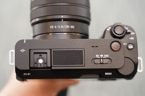 ソニー“VLOGCAMの頂点”フルサイズでレンズ交換式「ZV-E1」 - AV Watch