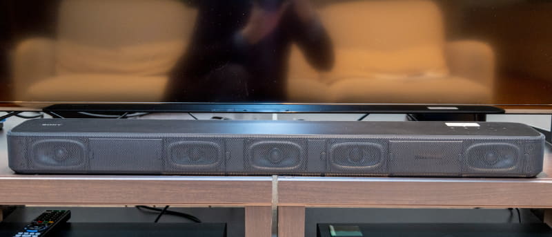 45×82mmのフルレンジ3基(LRC)と、45×82mmのバスレフウーファ2基を内蔵